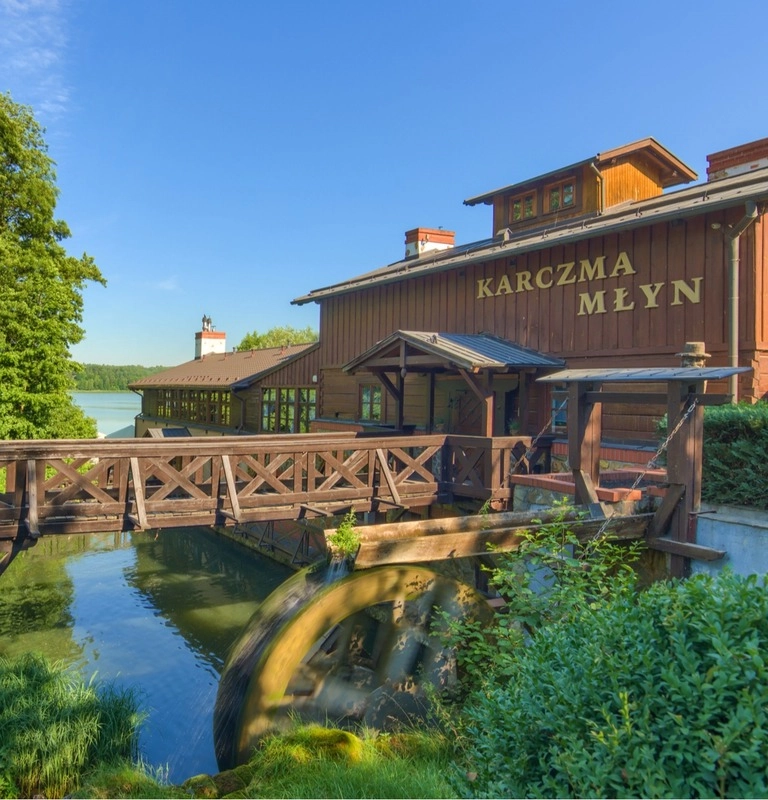 Ristorante Karczma Młyn con ruota idraulica funzionante